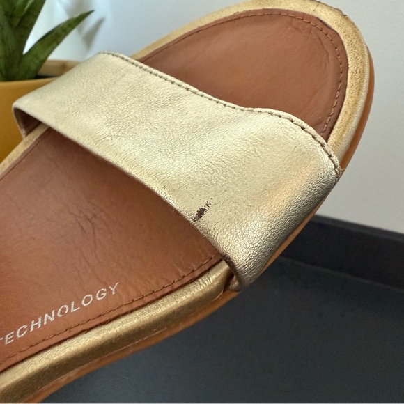 Fitflop metallic gold leather Gracie flat sandals - size 7 - Picture 9 of 10